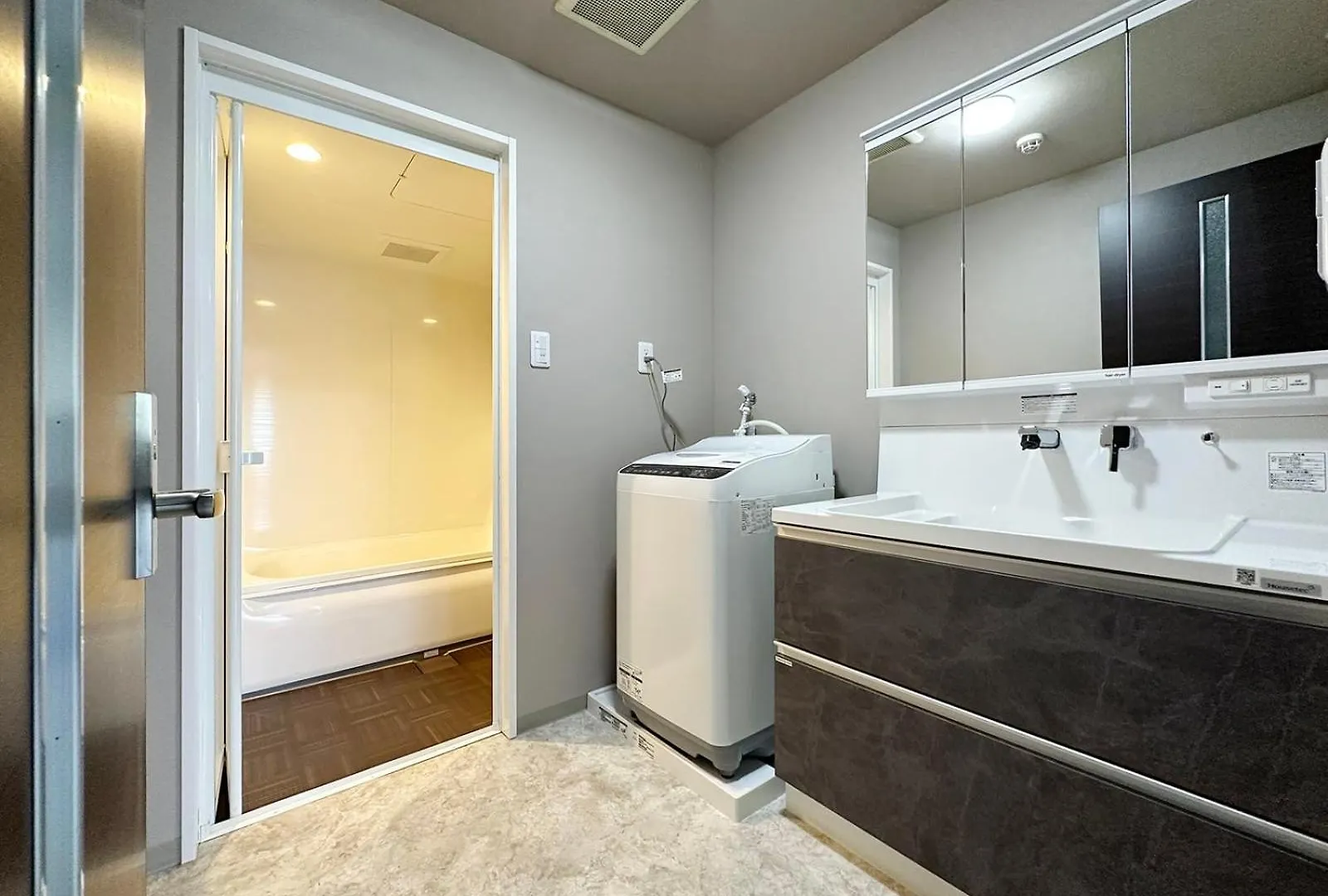 Luxes - 2Br Apt For 10Ppl Very Good Location Hiroshima 0*,  Japan